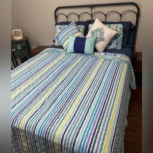 6 piece Reversible Quilted Queen Size Bedding Set